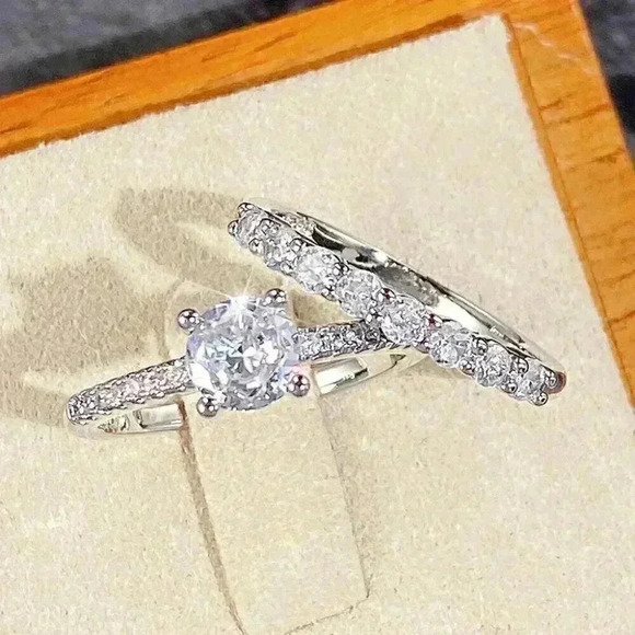 New Beautiful 925 Silver White Sapphires Ring Set - Picture 2 of 7